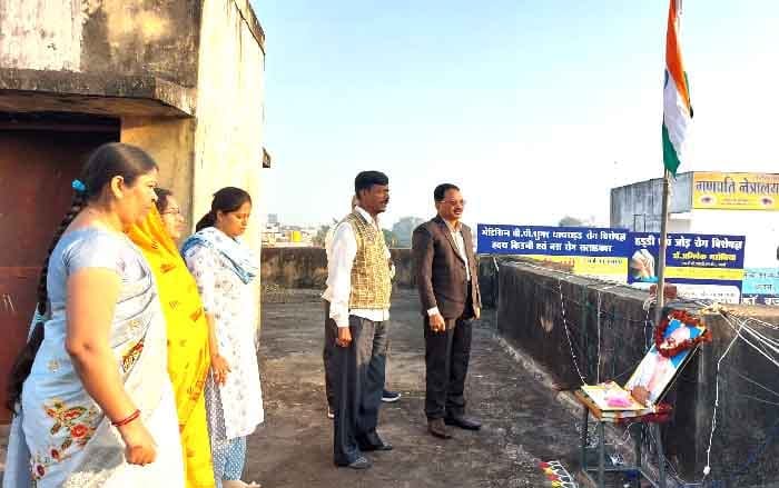 जनसंपर्क कार्यालय में ध्वजारोहण