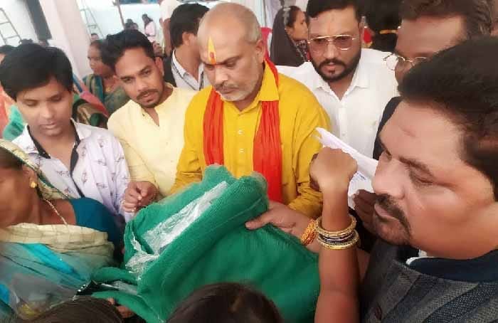 विकसित भारत संकल्प यात्रा के दौरान (1)