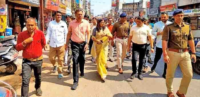 जिले में यातायात व्यवस्था दुरूस्त करने कलेक्टर सुश्री चौधरी एक्शन मोड पर (1)