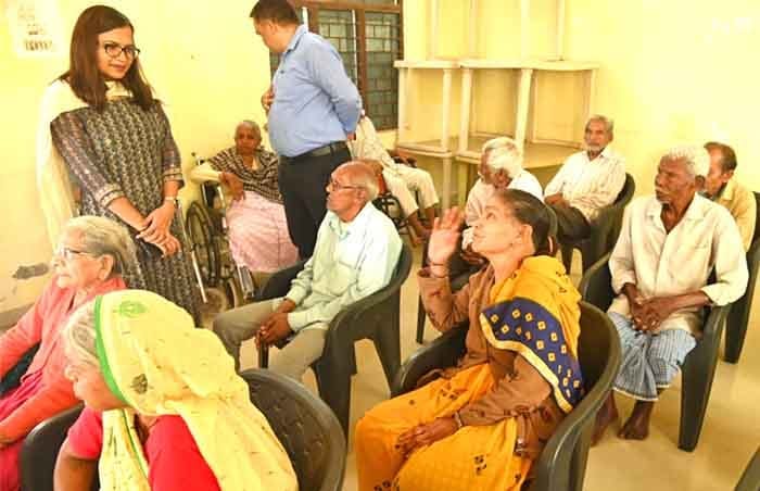 मातृ पितृ दिवस पर (3)