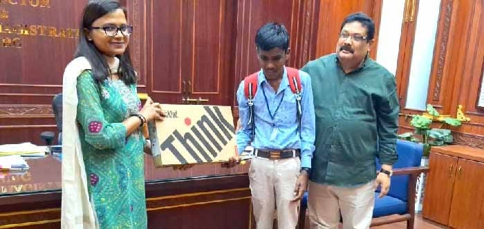 कलेक्टर सुश्री ऋचा प्रकाश चौधरी ने दृष्टिहीन