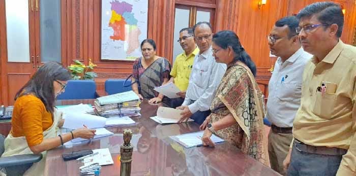 शासकीय सड़क पर अवैध नाली निर्माण (1)