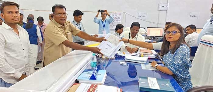 नामांकन के अंतिम दिन 8 अभ्यर्थियों (2)