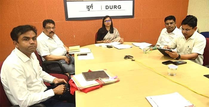 मुख्य निर्वाचन अधिकारी ने लोकसभा चुनाव के तीसरे चरण की तैयारियों की समीक्षा की (2)