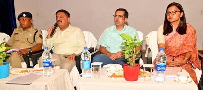 सभी तरह के वाहनों की करें सघन जांच कलेक्टर (3)