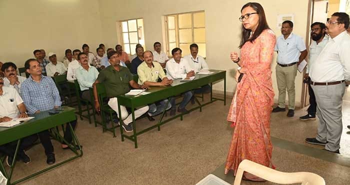 मतगणना के लिए गणना पर्यवेक्षक, गणना सहायक एवं माइक्रो आब्जर्वर को दिया गया प्रशिक्षण (3)