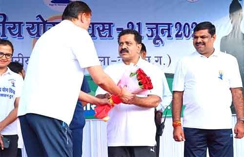 दशम अंतरर्राष्ट्रीय योग दिवस रविशंकर स्टेडियम दुर्ग