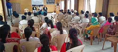 जेलों में किशोरों की पहचान करने और कानूनी सहायता प्रदान करने