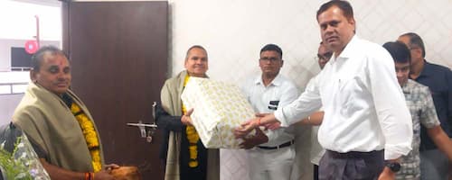 संभाग आयुक्त कार्यालय के दो कर्मचारी हुए सेवानिवृत्त (2)