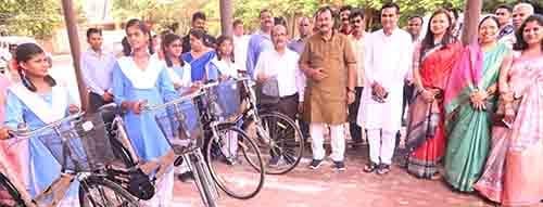 सांसद श्री बघेल के मुख्य आतिथ्य में जिला स्तरीय (2)