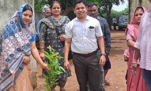 सांसे हो रही है कम, आओ पेड़ लागाये हम नारे के साथ जिला स्तरीय जल मड़ई मुहिम संचालित (3)