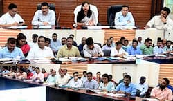 कलेक्टर ने की समय सीमा प्रकरणों की समीक्षा1