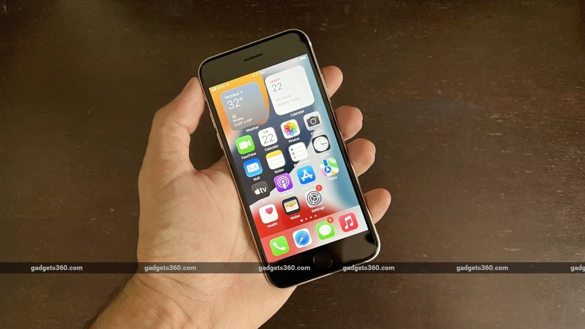 Iphone se2022 front hand ndtv 1651231959561.jpg