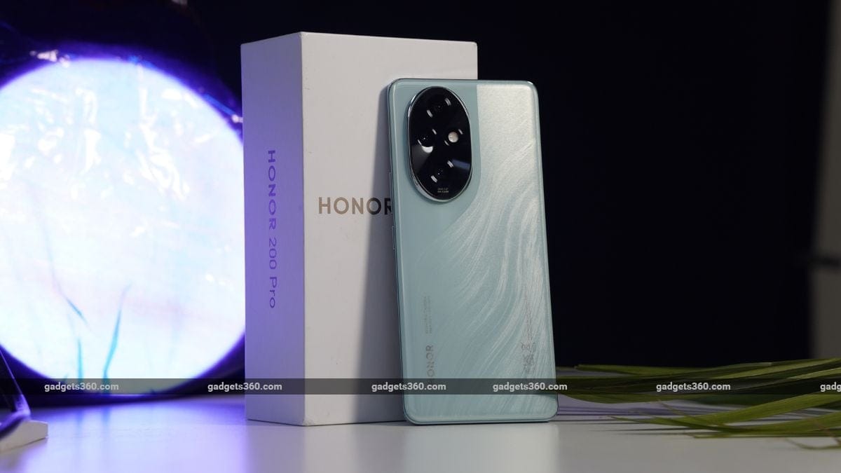 Honor 200 pro rear gadgets 360 1725772670307.jpg