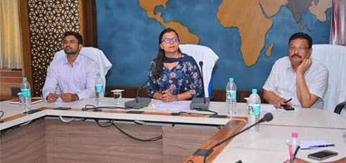 कलेक्टर ने धान खरीदी से संबंधित अधिकारियों की ली बैठक (4)