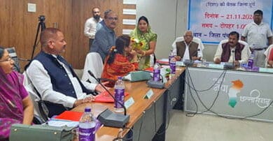 योजनाओं का बेहतर क्रियान्वयन कर आम जनता को करें लाभान्वित सांसद श्री विजय बघेल (1)