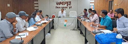 सीईओ ने की मनरेगा एवं एसबीएम की समीक्षा (1)