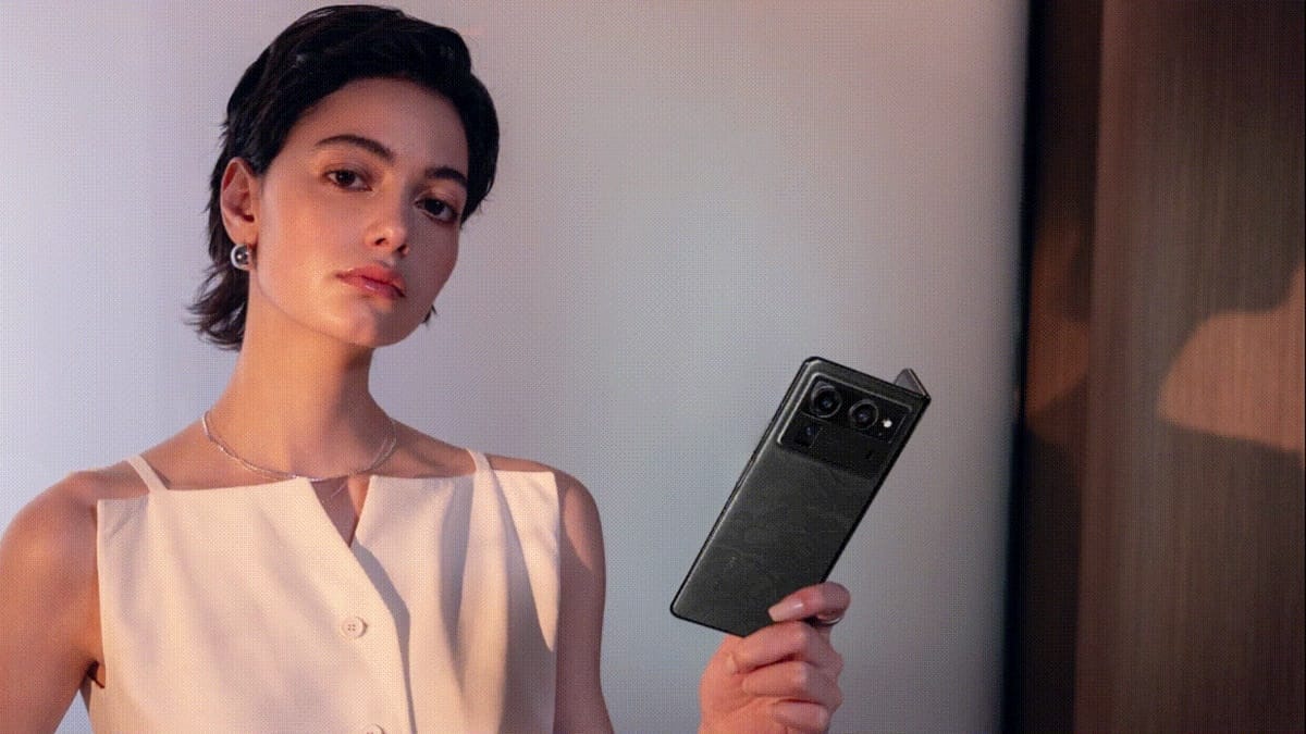 E5frr2m tecno phantom v flip2 5g 625x300 02 December 24.jpg