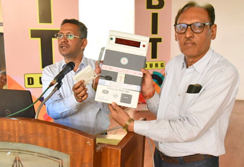 गणना पर्यवेक्षक को मतगणना के लिए दिया गया प्रशिक्षण (2)