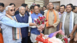 1744207016 95454682d87f9d0c06c2 250x141.jpg