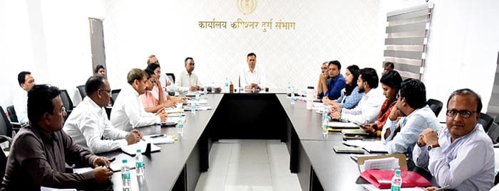 सुशासन तिहार के तृतीय चरण में समाधान शिविरों का हो सफल आयोजन संभागायुक्त श्री राठौर (2)